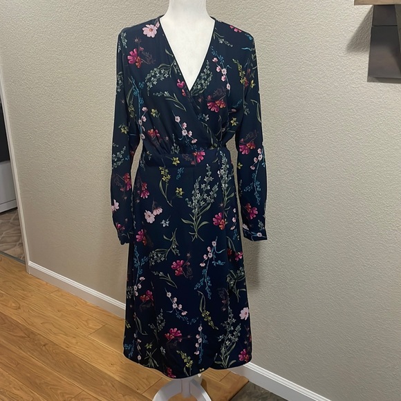 Time and Tru Dresses & Skirts - Time & Tru Floral Wrap Dress